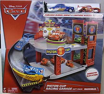 MATTEL CARS 2017 PLAYSET PISTON CUP RACING GARAGE GIFT PACK