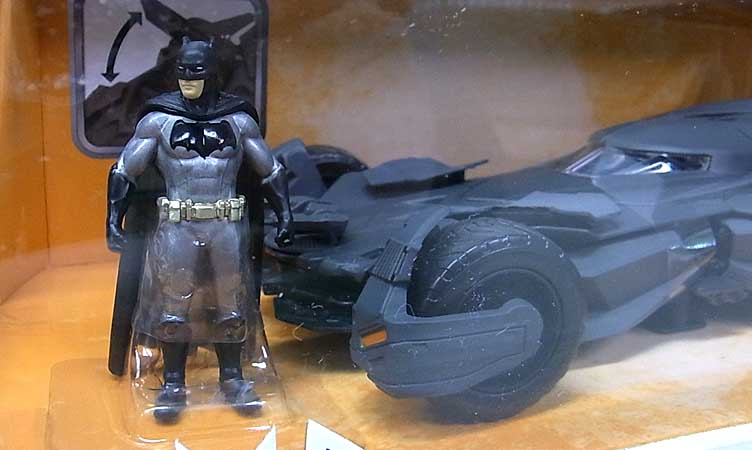 BATMAN V SUPERMAN - BATMOBILE \u0026 BATMAN