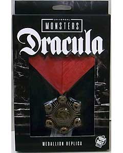 TRICK OR TREAT STUDIOS UNIVERSAL CLASSIC MONSTERS DRACULA MEDALLION