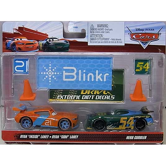 MATTEL CARS 2022 2PACK WITH SIGN RYAN INSIDE LANEY & HERB CURBLER
