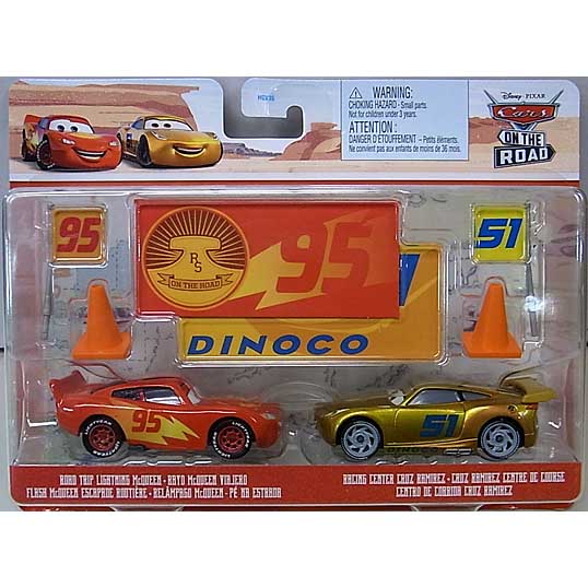 MATTEL CARS ON THE ROAD 2PACK WITH SIGN ROAD TRIP LIGHTNING McQUEEN & RACING CENTER CRUZ RAMIREZ